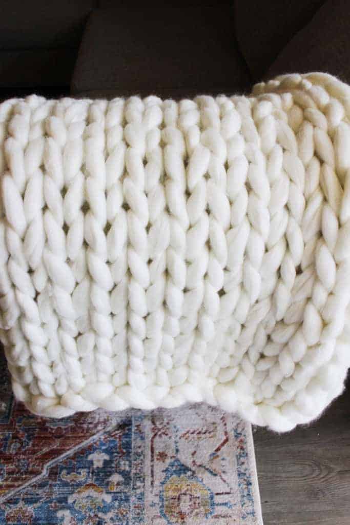 DIY: chunky knit blanket tutorial | Home and Lifestyle Blogger